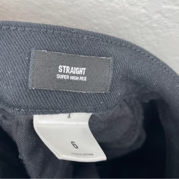 Express Straight Super High Rise Jeans Size 6 Distressed - Picture 9 of 11